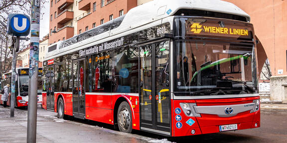 Nur 6 Grad: Wasserstoffbusse bringen Fahrgäste zum Frösteln