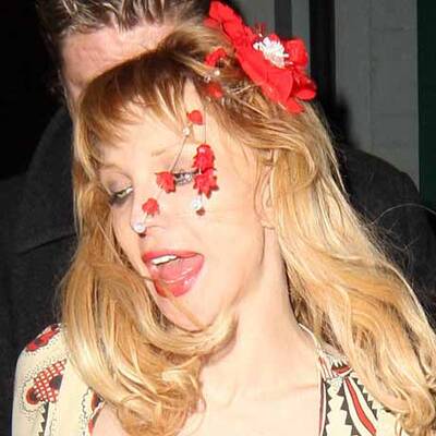Wankende Courtney Love macht London unsicher