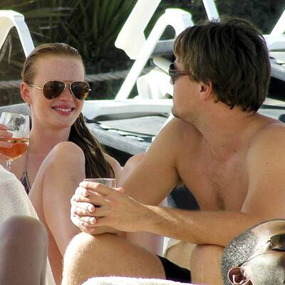 Leo DiCaprio turtelt mit Anne V am Strand
