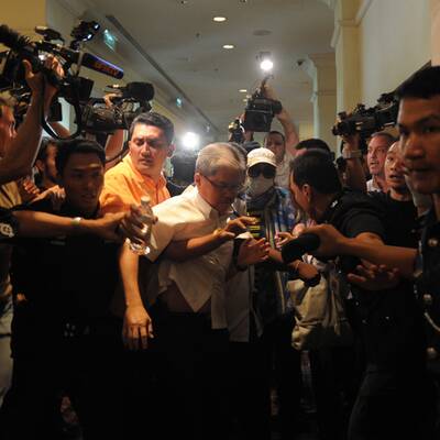 Wo sind ihre Verwandten? Die Angehörigen sind verzweifelt, Tumult bricht aus.