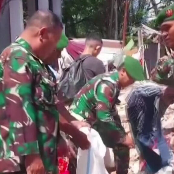 Schweres Erdbeben in Indonesien: Todesopfer & Tsunami-Warnung