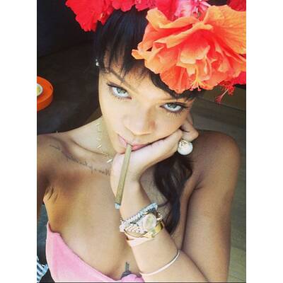 Rihanna zeigt ihren knackigen Po