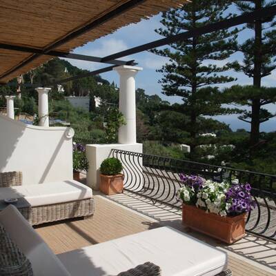 10. Veligandu Island Resort