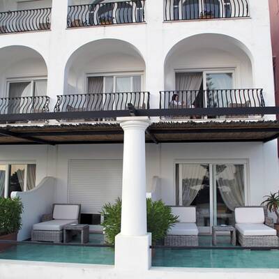 10. Veligandu Island Resort