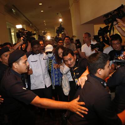 Wo sind ihre Verwandten? Die Angehörigen sind verzweifelt, Tumult bricht aus.