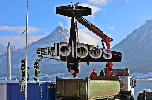 Kleinflugzeug kracht in Wolfgangsee: Video zeigt Absturz