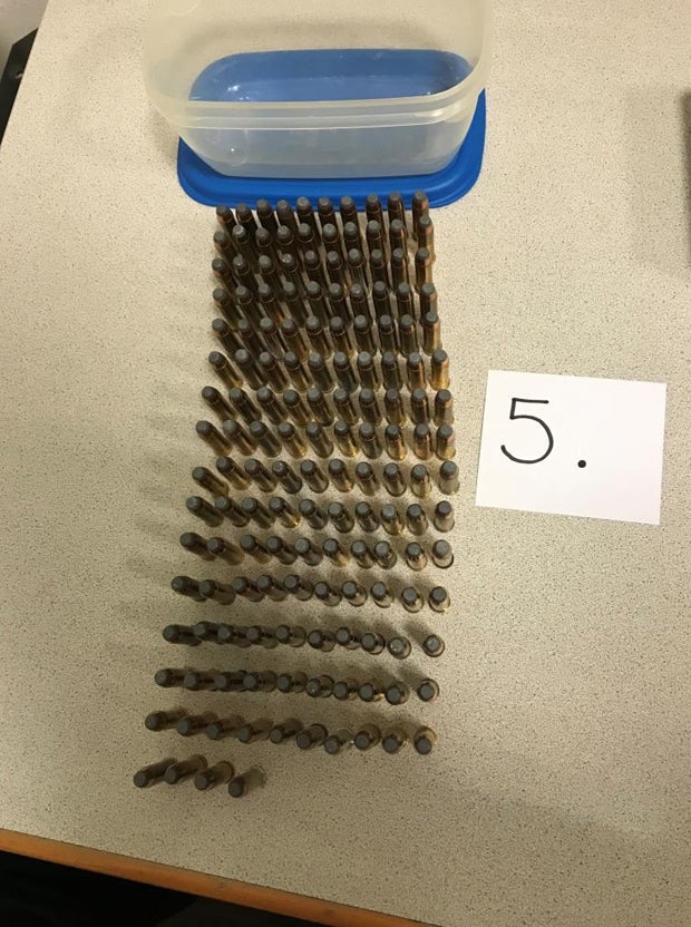 Waffenbesitzer soll Freundin tyrannisiert haben