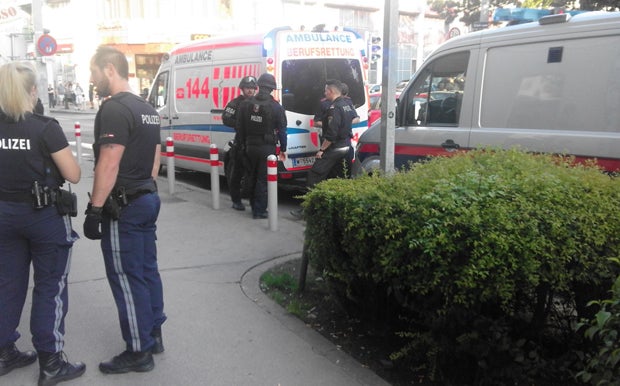 Kunde und Angestellter attackierten sich mit Besenstiel und Schere