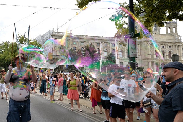 Regenbogen-Parade: So bunt treibt es Wien