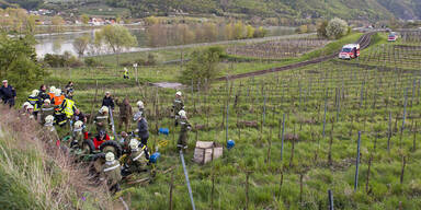 Lenker nach Unfall in Traktor eingeklemmt