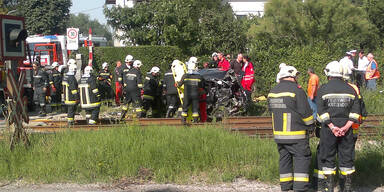 Klosterneuburg: Pkw stieß gegen Zug
