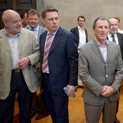 Viel Prominenz auf der Anklagebank