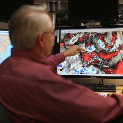 Wann trifft Arthur auf Land?