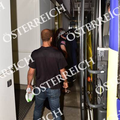 Die ersten Asyl-Familien sind angekommen