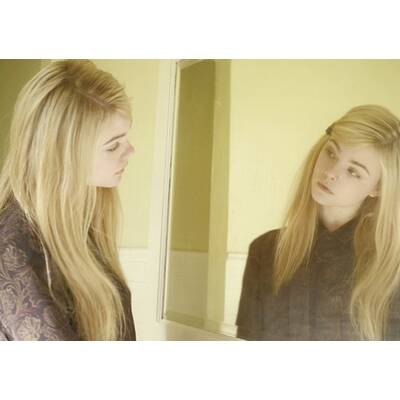 Elle Fanning modelt für Rodarte