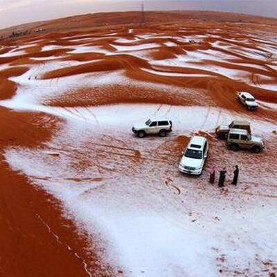 Schnee in der Wüste von Saudi Arabien