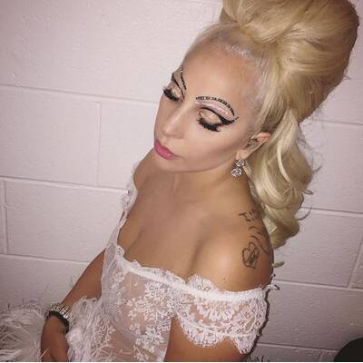 Lady Gaga: Glitzeraugenbrauen