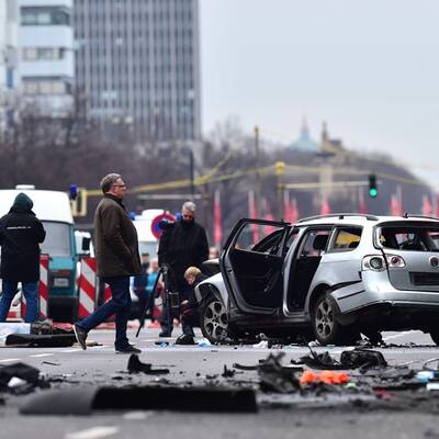 Auto explodiert mitten in Berlin