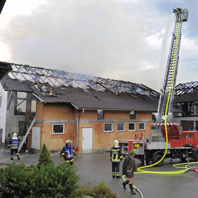 Blitzschlag: Brand auf Anwesen in Tarsdorf