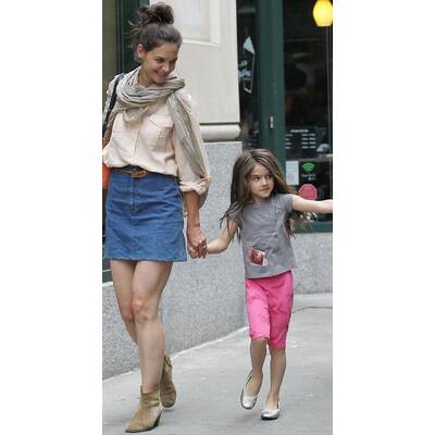 Katie Holmes liebt ihre beigen Ankle-Boots