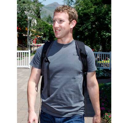 Zuckerberg trägt nach eigenen Angaben jeden Tag die gleichen grauen T-Shirts