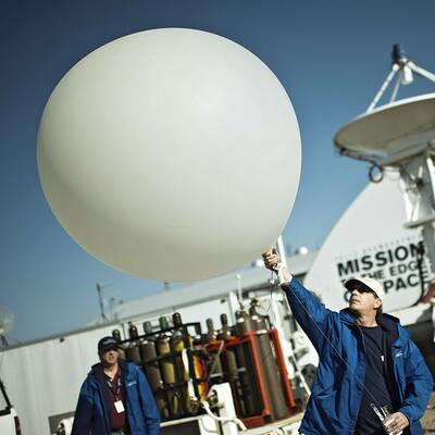 Wegen Windes wurde Baumgartners Sprung abgebrochen.