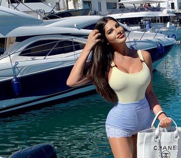 SIE gab 120.000 Euro für die kleinste Taille der Welt aus