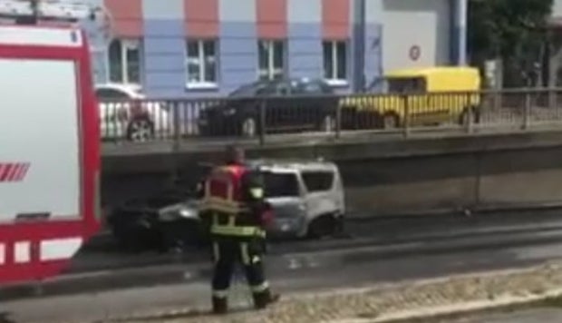 Spektakulärer Autobrand mitten in Wien