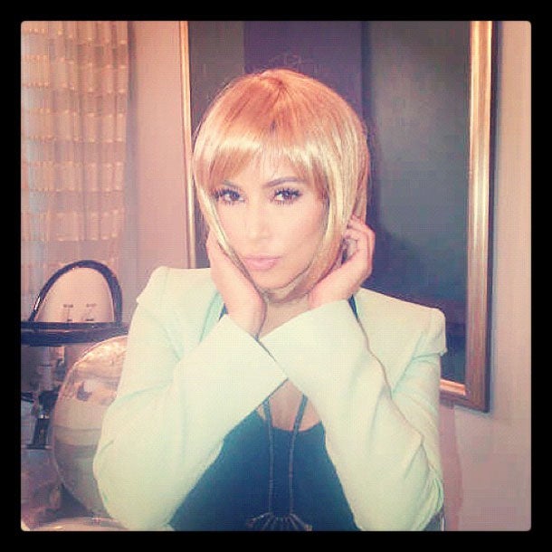 Kim Kardashian spielt mit dem Blondinen-Look