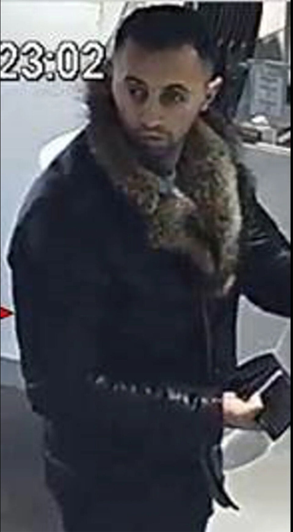 Fahndung nach Trick-Dieben: Wer kennt diese Männer?