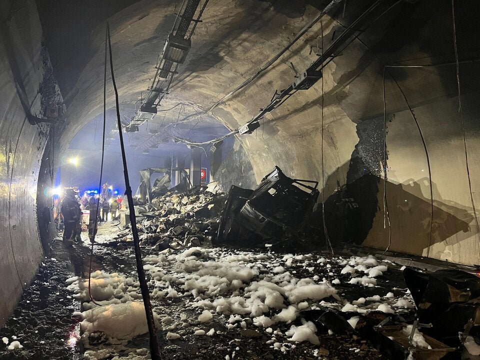 Brandherd ausgebrochen: Autobahn A10 gesperrt