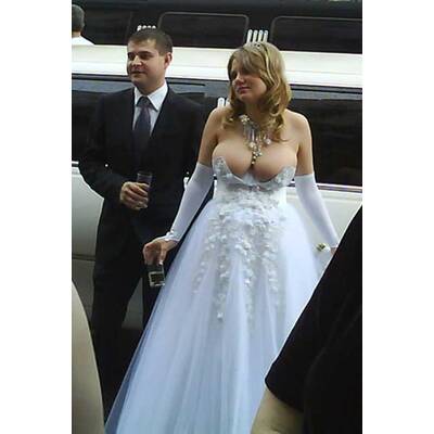 Die schrecklichsten Hochzeitskleider der Welt 