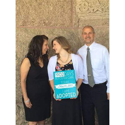 So süß feiern Kinder ihre Adoption 