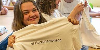 Herzinfarkt im Hallenbad: Sch&uuml;ler retten 89-J&auml;hrige vor dem sicheren Tod