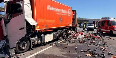 3-LKW-Crash: Totalsperre der A4