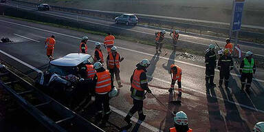 Crash mit Mini: Brennender Motorblock auf S33