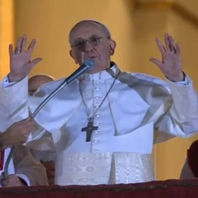 Weißer Rauch über Vatikan