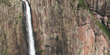 Mann überlebt 260-Meter-Sprung ohne Fallschirm