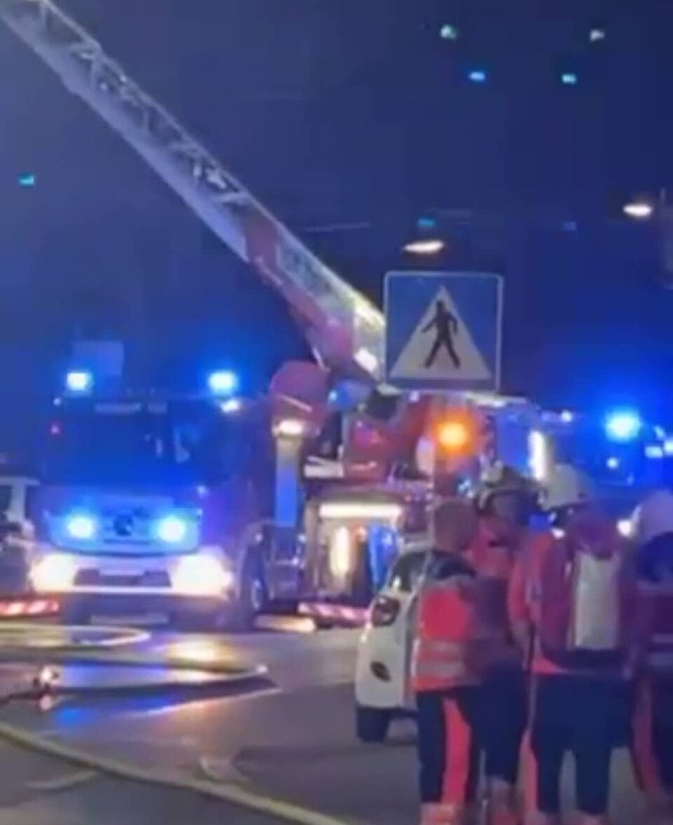 Wien-Floridsdorf: Auto donnert in Supermarkt – Filiale in Flammen