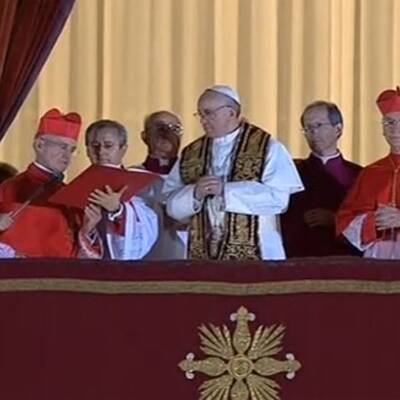 Weißer Rauch über Vatikan