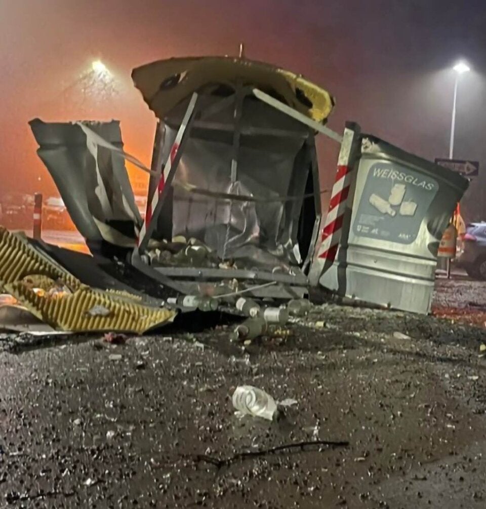 Böller-Wahnsinn: Glasflaschen-Container gesprengt