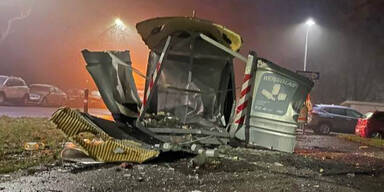 B&ouml;ller-Wahnsinn: Glasflaschen-Container gesprengt