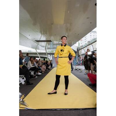 NEUE POST-UNIFORMEN VON MARINA HOERMANSEDER 