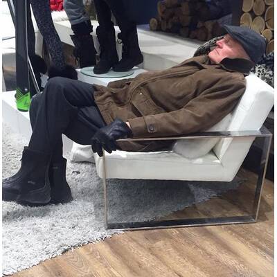 Männer beim Shopping