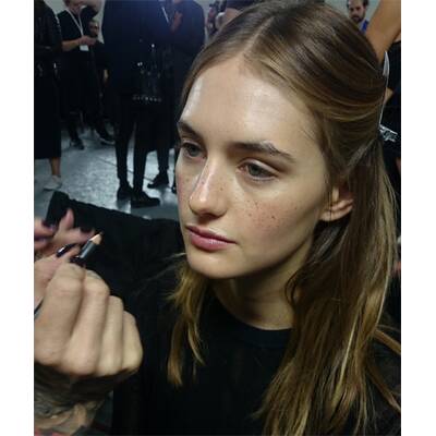 Model Backstage bei Emanuel Ungaro