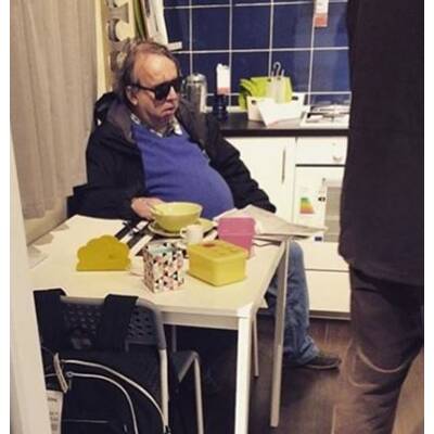 Männer beim Shopping