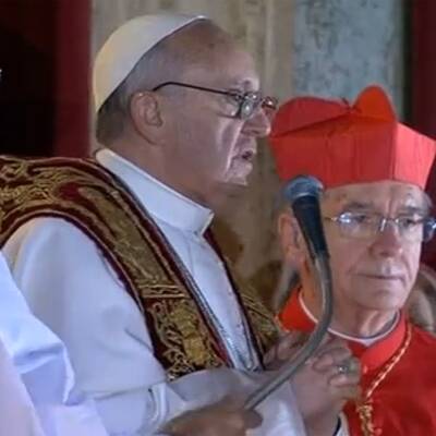 Weißer Rauch über Vatikan