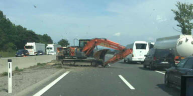 Stau A1 Bagger Westautobahn
