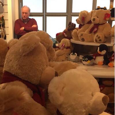 Männer beim Shopping