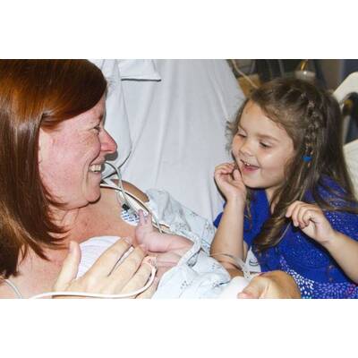 Wenn Kids ihre Geschwister zum ersten Mal sehen